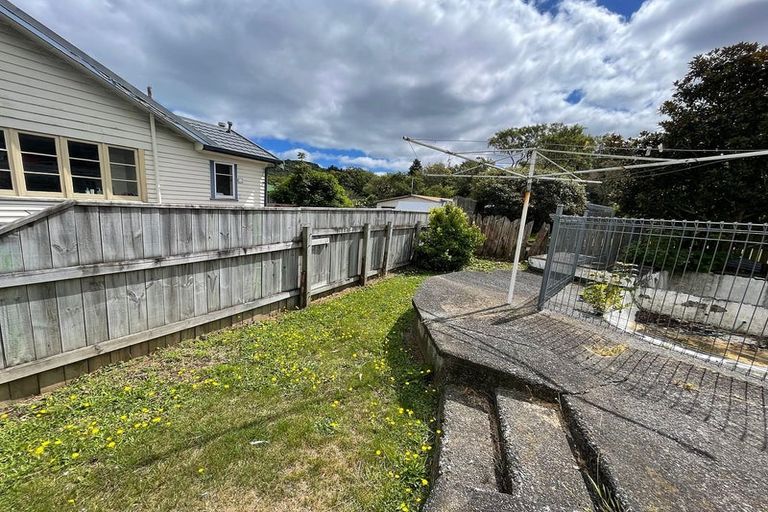 Photo of property in 4 Gibbs Crescent, Wainuiomata, Lower Hutt, 5014