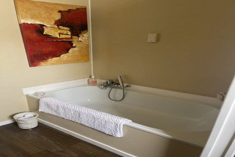 Photo of property in 82 Victoria Avenue, Avenal, Invercargill, 9810