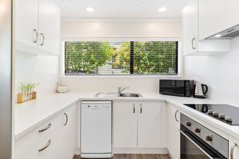 Photo of property in 2/88 Lauderdale Road, Birkdale, Auckland, 0626