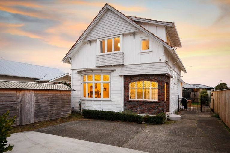 Photo of property in 103 Featherston Street, Takaro, Palmerston North, 4412
