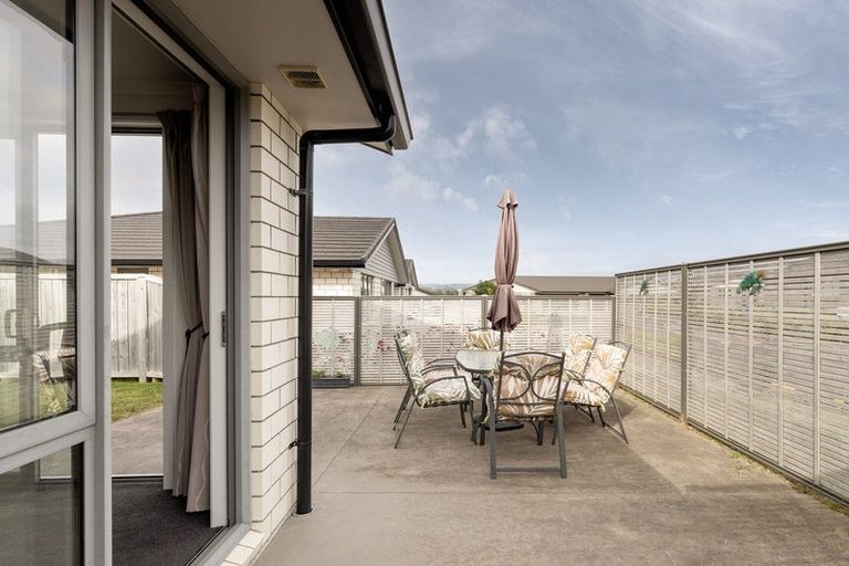 Photo of property in Waterview Estate, 33/4 Greystone Place, Omokoroa, 3114