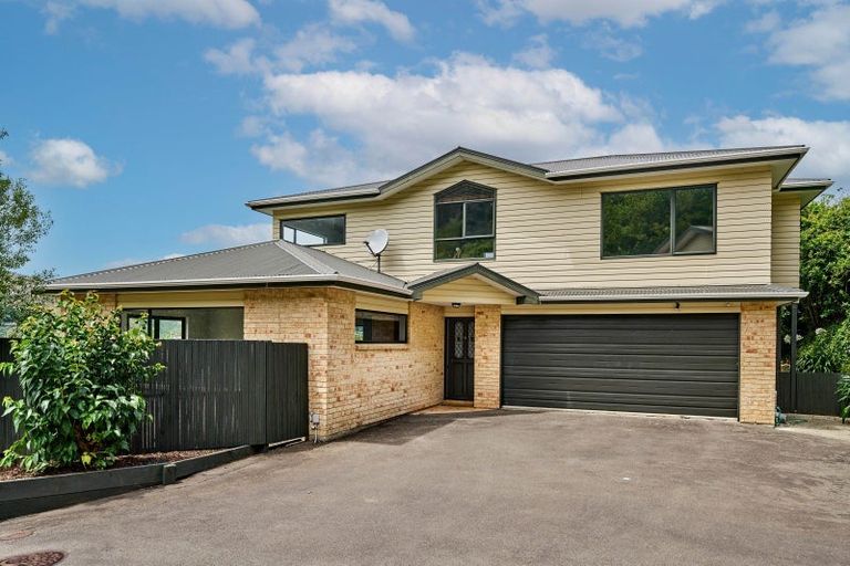 Photo of property in 5 Bishops Glen, Tawa, Wellington, 5028