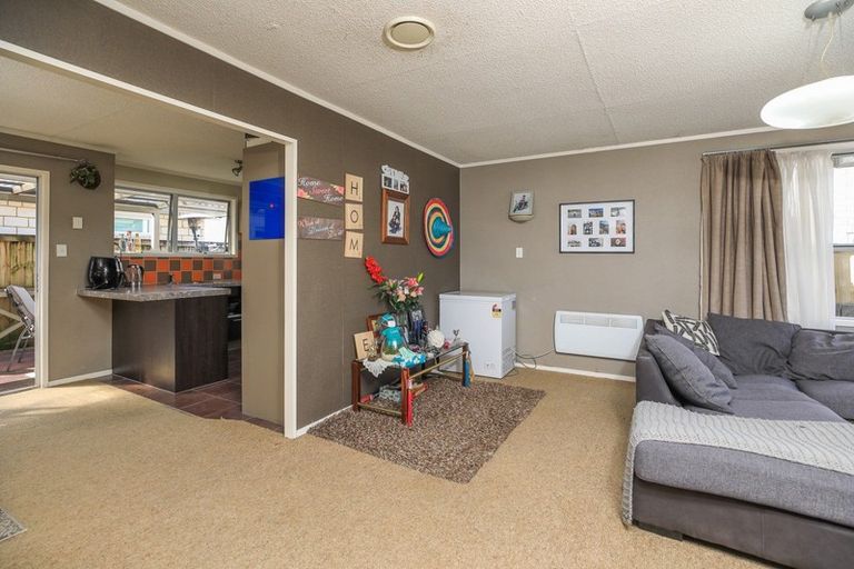 Photo of property in 12 Burrows Place, Frankton, Hamilton, 3204