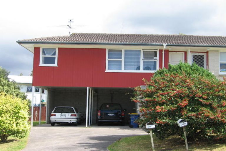 Photo of property in 1/32 Rosewarne Crescent, Glendene, Auckland, 0602