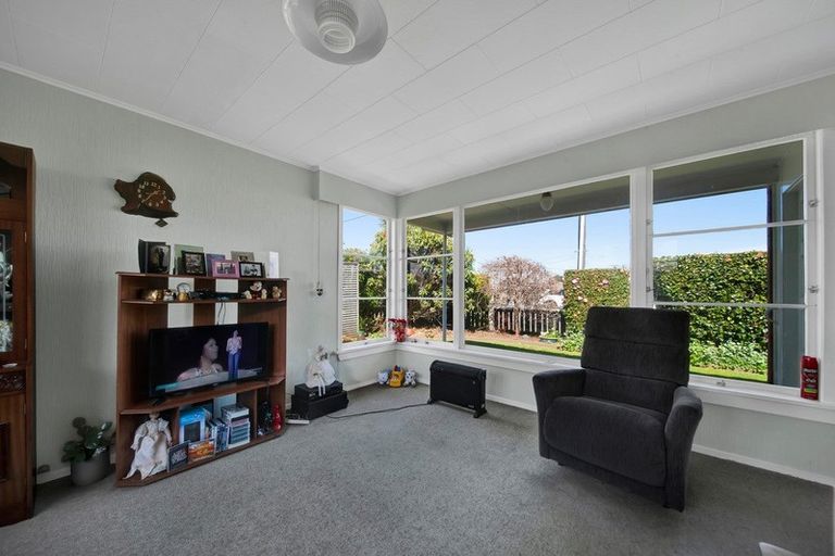 Photo of property in 12 Surrey Street, Hawera, 4610