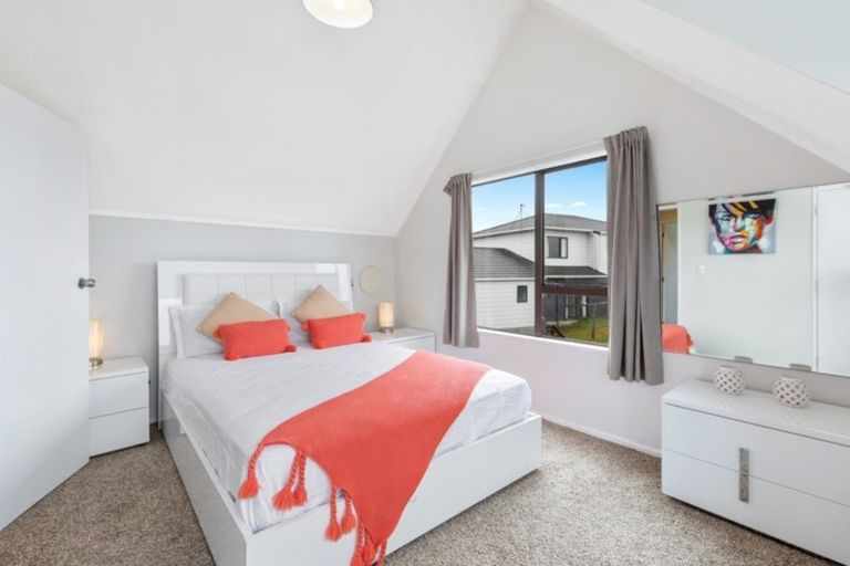 Photo of property in 16a Jasmine Grove, Maungaraki, Lower Hutt, 5010