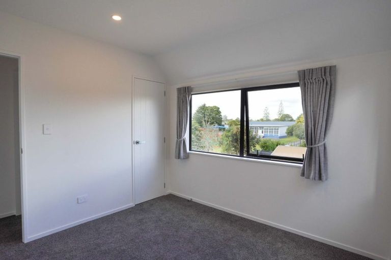 Photo of property in 6/19 Kingdale Road, Henderson, Auckland, 0610