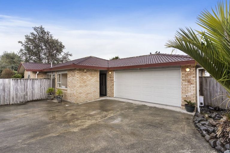 Photo of property in 19c Beach Road, Te Atatu Peninsula, Auckland, 0610