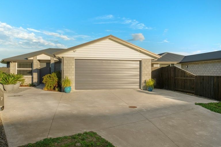 Photo of property in 77 Te Kio Crescent, Papamoa Beach, Papamoa, 3118