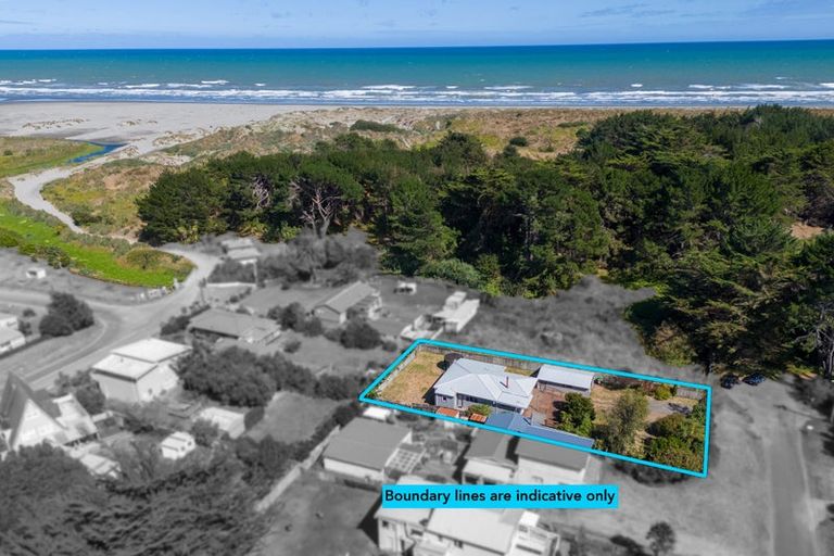 Photo of property in 4 Hokio Road, Hokio Beach, Levin, 5571