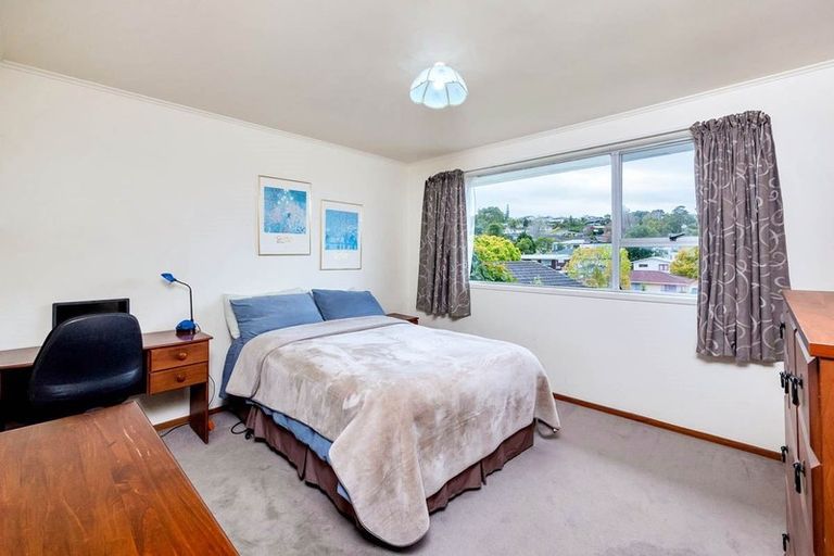 Photo of property in 16 Sequoia Place, Sunnynook, Auckland, 0620