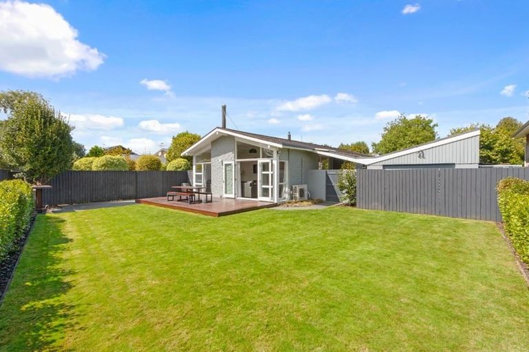 Photo of property in 24 Highfield Place, Avonhead, Christchurch, 8042