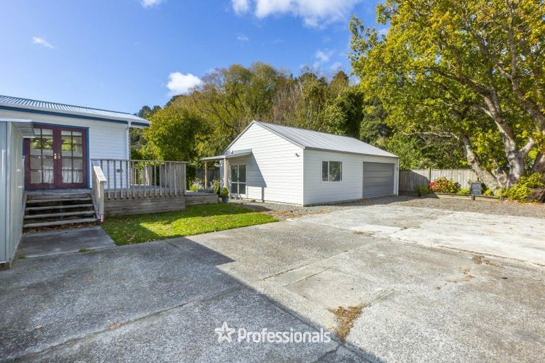 Photo of property in 14 Molloys Road, Te Marua, Upper Hutt, 5018