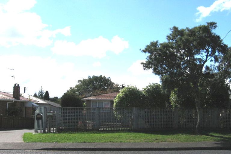 Photo of property in 3 Kotuku Street, Te Atatu Peninsula, Auckland, 0610