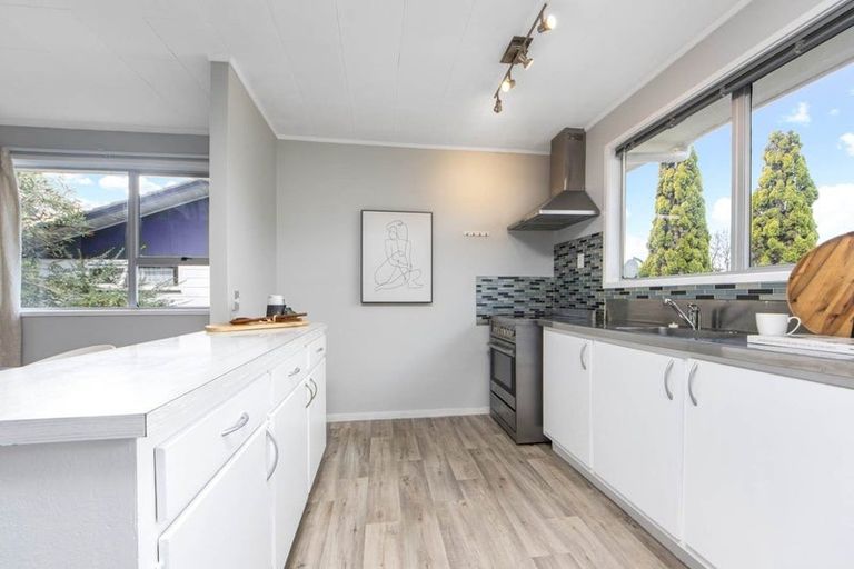 Photo of property in 1 Murillo Place, Henderson, Auckland, 0612