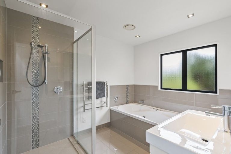 Photo of property in 248 Kauri View Road, Opaheke, Papakura, 2584