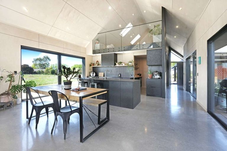 Photo of property in 82 Queens Avenue, Waikuku Beach, 7402