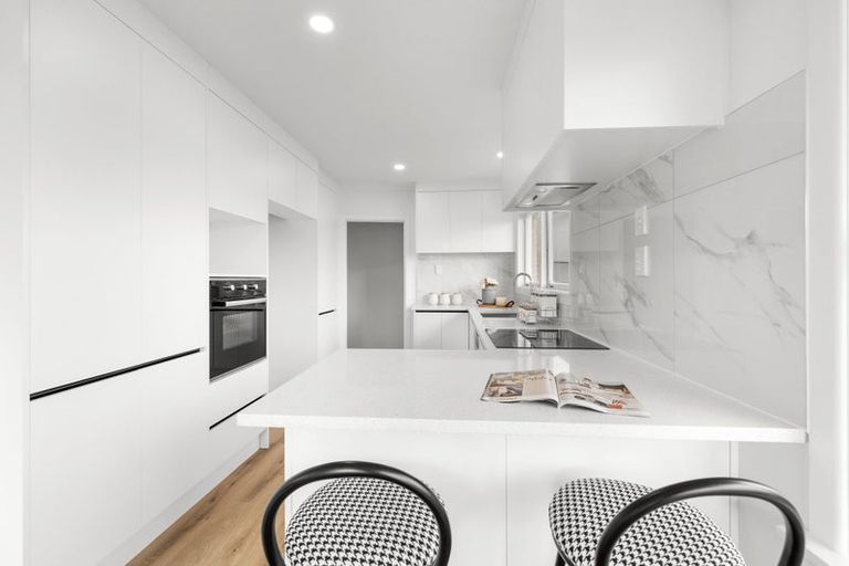 Photo of property in 17a Gulf Crest, Bucklands Beach, Auckland, 2012