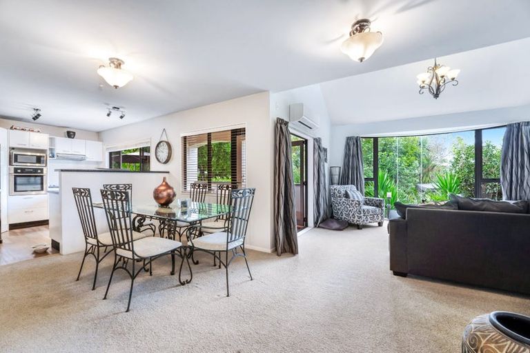 Photo of property in 35a Picasso Drive, West Harbour, Auckland, 0618