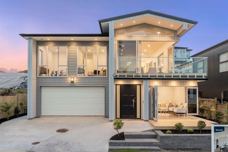 Photo of property in 2 Craigs Way, Hobsonville, Auckland, 0616