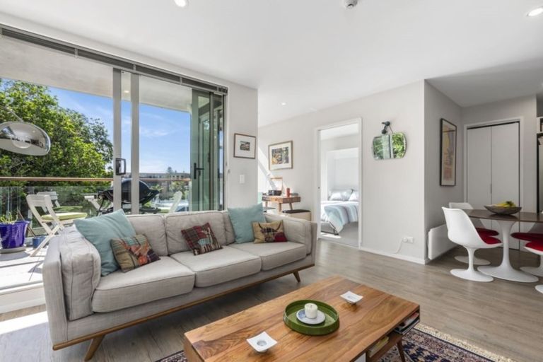 Photo of property in Norfolk Apartments, 307/19 Bute Road, Browns Bay, Auckland, 0630