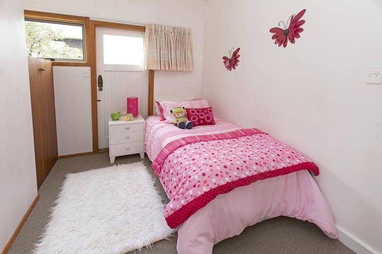 Photo of property in 1/10 Hyde Road, Rothesay Bay, Auckland, 0630