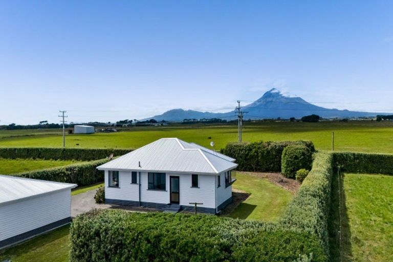 Photo of property in 4923 South Road, Opunake, 4681