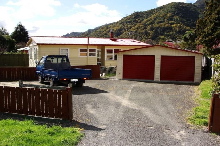 Photo of property in 48 Wairau Road, Picton, 7220