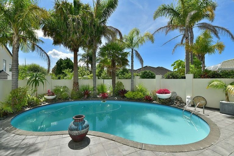 Photo of property in 8 Hobie Court, West Harbour, Auckland, 0618