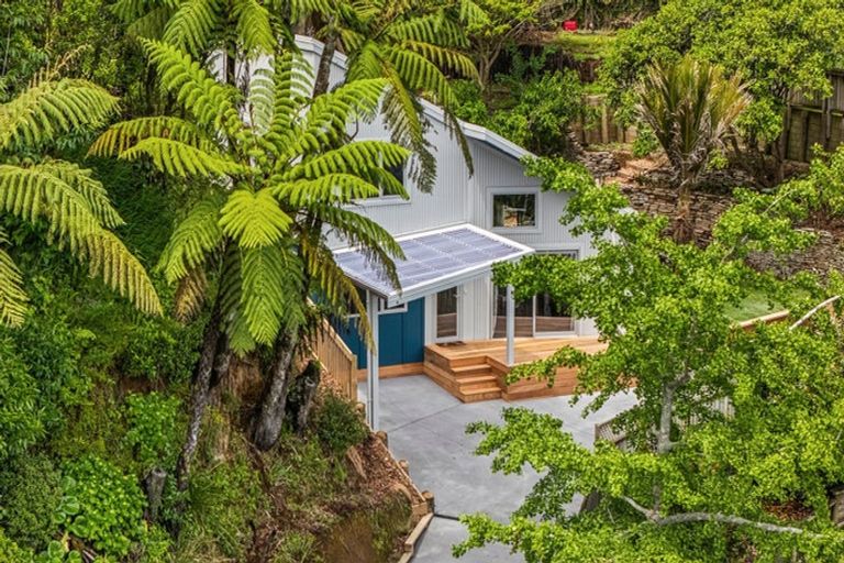 Photo of property in 5 Awanui Street, Merrilands, New Plymouth, 4312