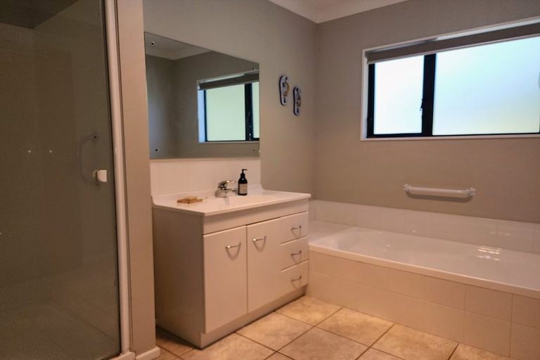 Photo of property in 3 Gybe Place, Whitby, Porirua, 5024