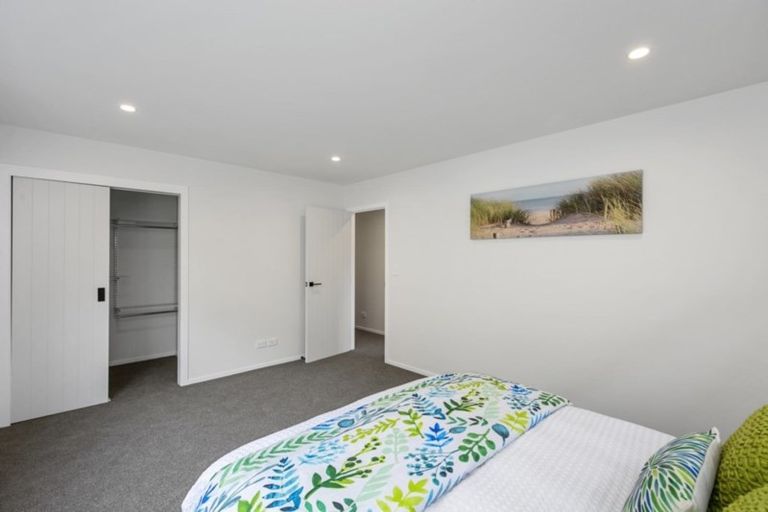 Photo of property in 5 Heaphy Court, Aotea, Porirua, 5024