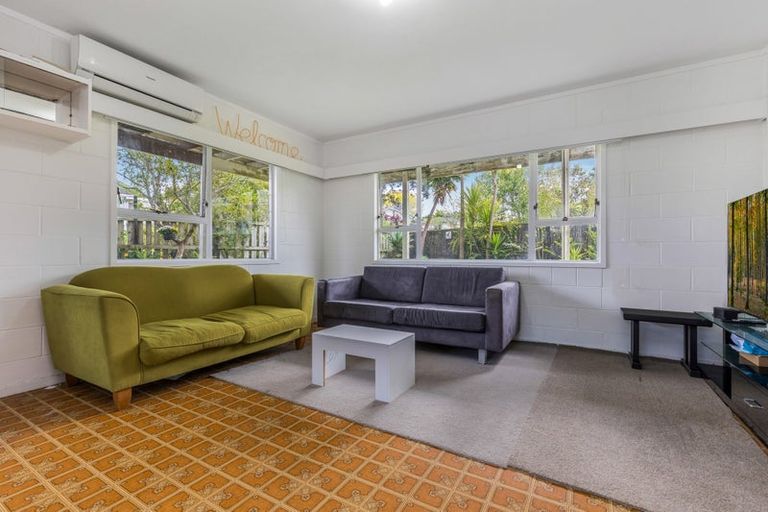 Photo of property in 12 Finlow Drive, Te Atatu South, Auckland, 0610