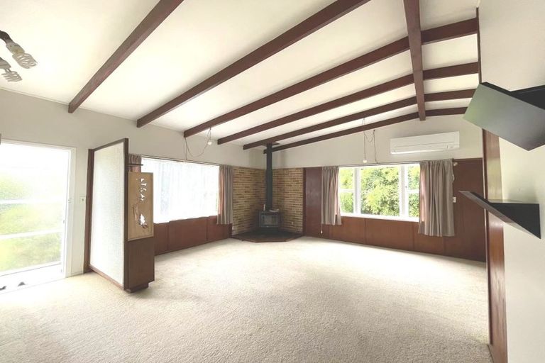 Photo of property in 64 Sylvan Crescent, Te Atatu South, Auckland, 0610