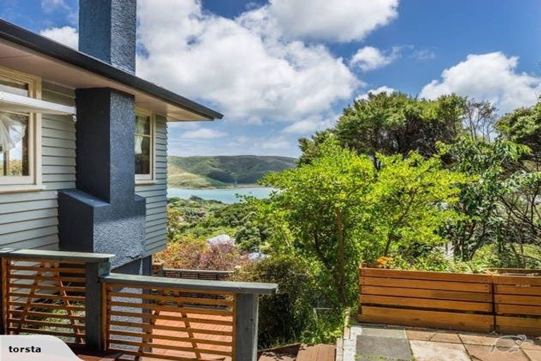 Photo of property in 22 Kiriwai Road, Paremata, Porirua, 5024