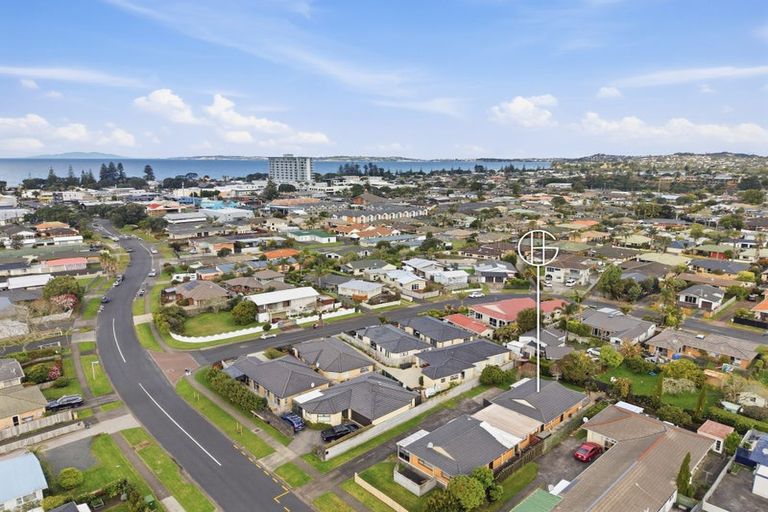 Photo of property in 2/82 Florence Avenue, Orewa, 0931