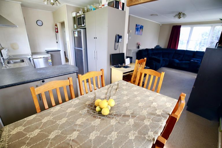 Photo of property in 17 Paul Crescent, Fairfield, Hamilton, 3214