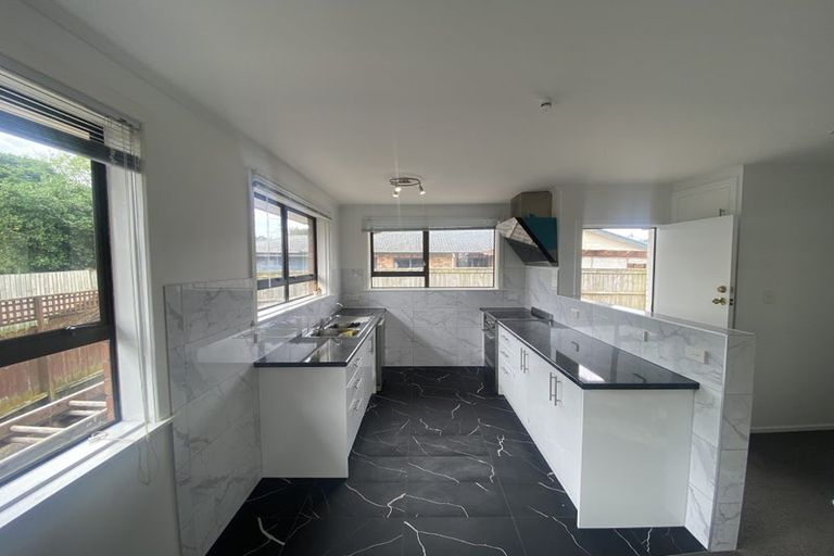 Photo of property in 11 Cosgrave Road, Papakura, 2110