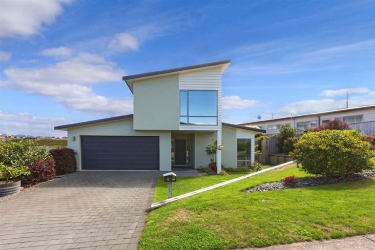 Photo of property in 6 Sumner Terrace, Aotea, Porirua, 5024