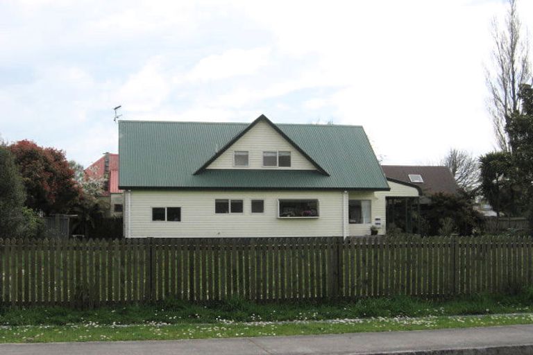 Photo of property in 4 Wyndham Road, Hannahs Bay, Rotorua, 3010