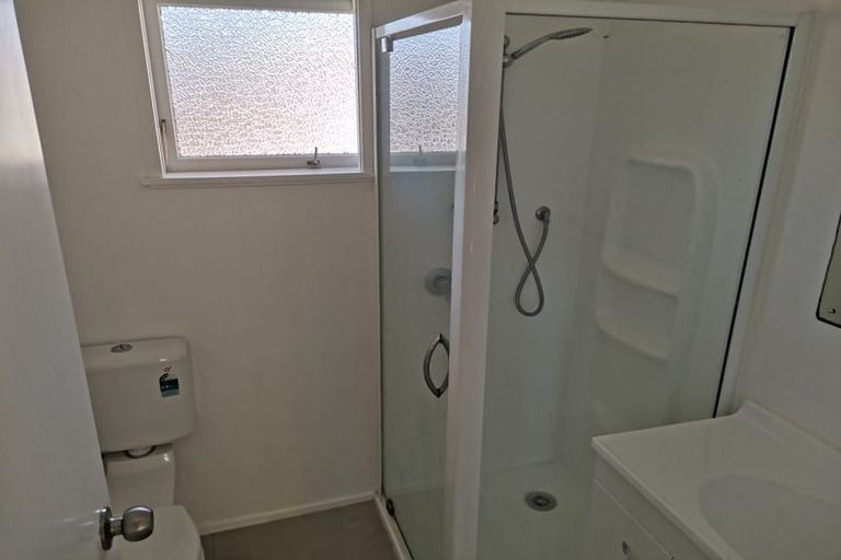 Photo of property in 2/5 Keldale Place, Forrest Hill, Auckland, 0620