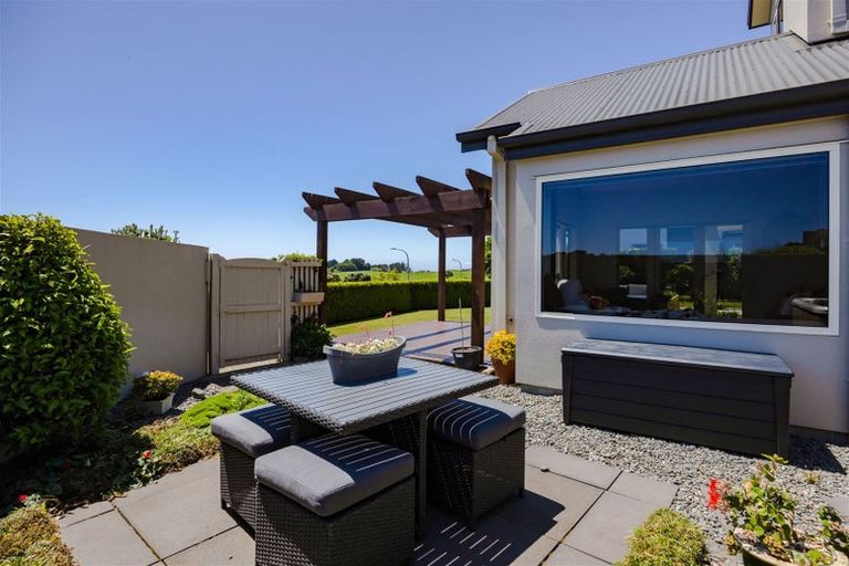 Photo of property in 10 Sampson Avenue, Waiwhakaiho, New Plymouth, 4312