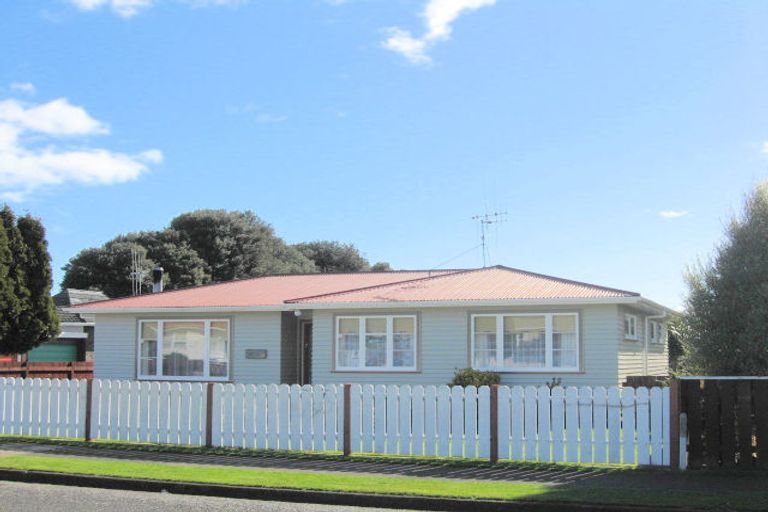 Photo of property in 24 Balmoral Street, Levin, 5510