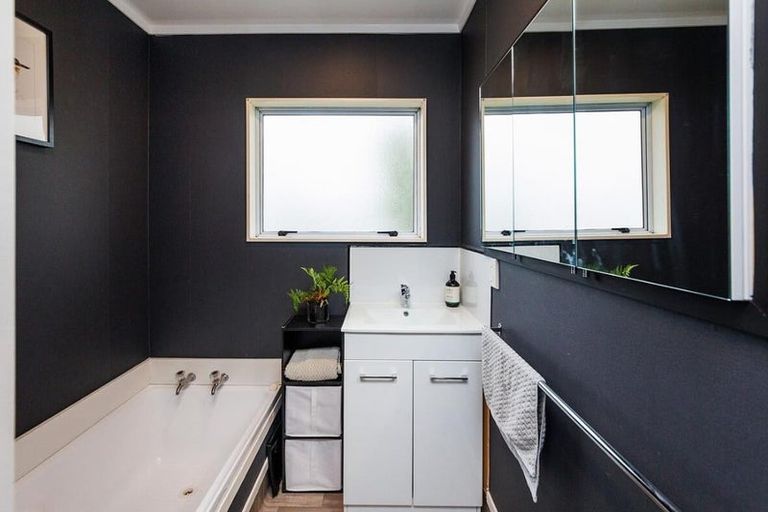 Photo of property in 3 Delta Place, Milson, Palmerston North, 4414