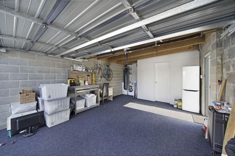 Photo of property in 33 Croziers Road, St Albans, Christchurch, 8052