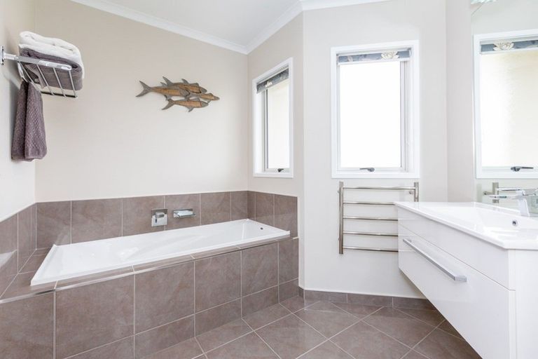 Photo of property in 127 Silverton Road, Poraiti, Napier, 4182