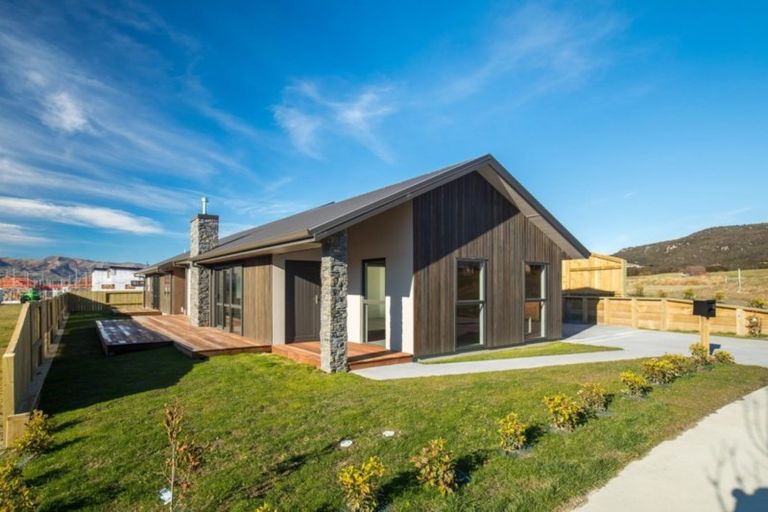 Photo of property in 3 Bargour Street, Wanaka, 9305