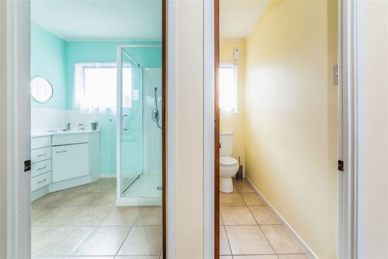 Photo of property in 2/303a Great North Road, Henderson, Auckland, 0612