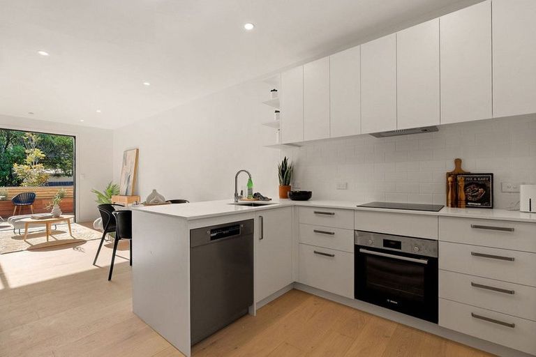 Photo of property in 7/152 The Parade, Island Bay, Wellington, 6023