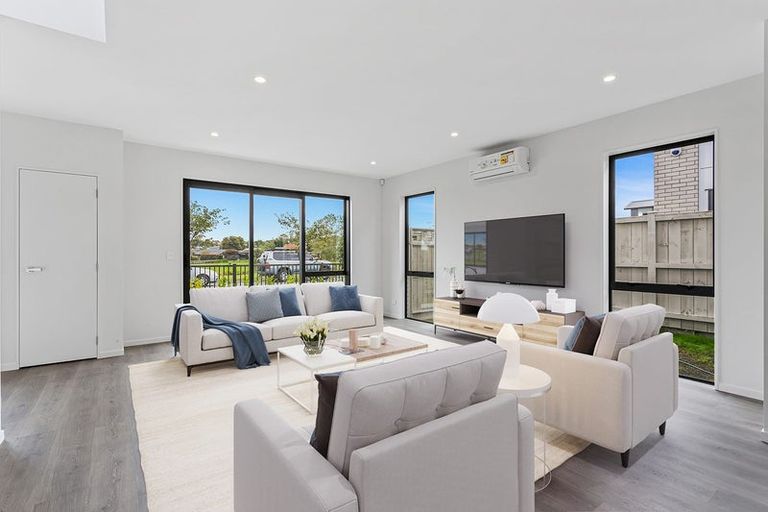 Photo of property in 16 Riria Crescent, Takanini, 2112